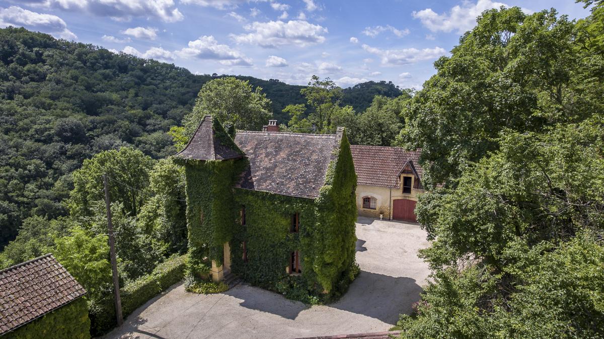 crop_9999_1000_Chateau-les-Tourelles-Dordogne-Olivers-Travel67