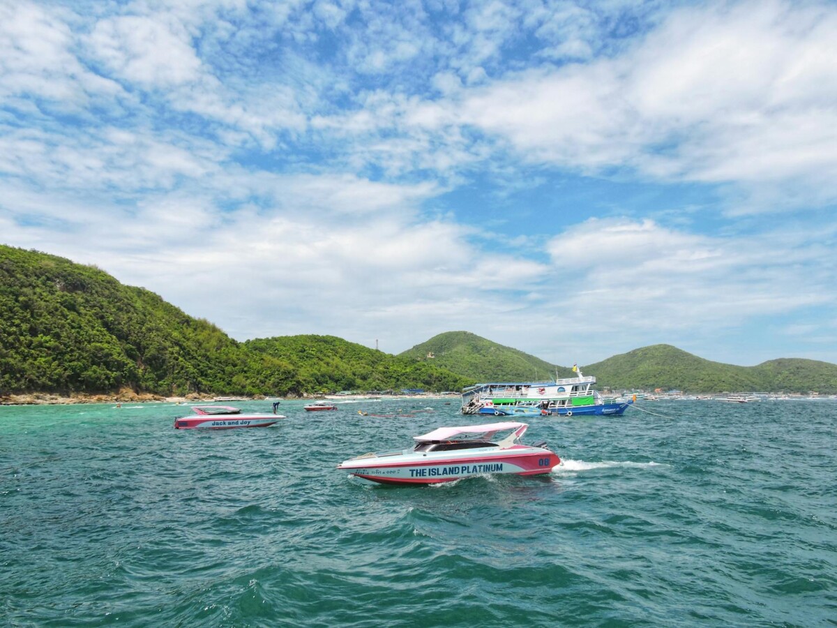 koh larn a small thai island off the coast of pattaya